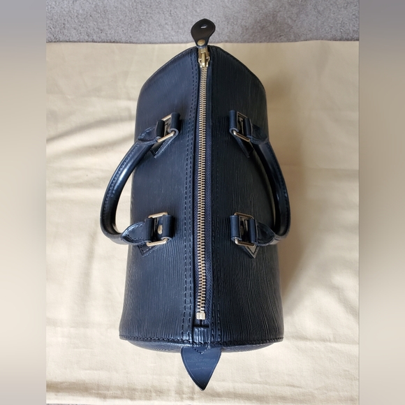 Louis Vuitton Speedy 25 Epi Black Handbag - Picture 5 of 16